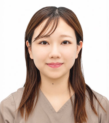 医師 荒巻 彩希 写真